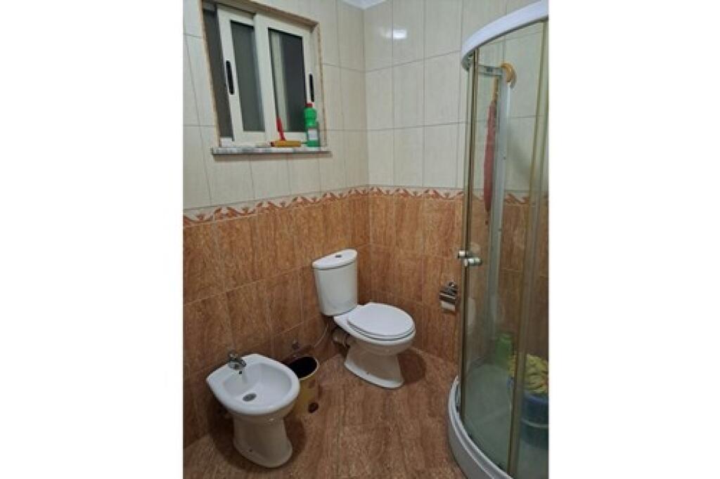 Shitet Apartament ne Fresk