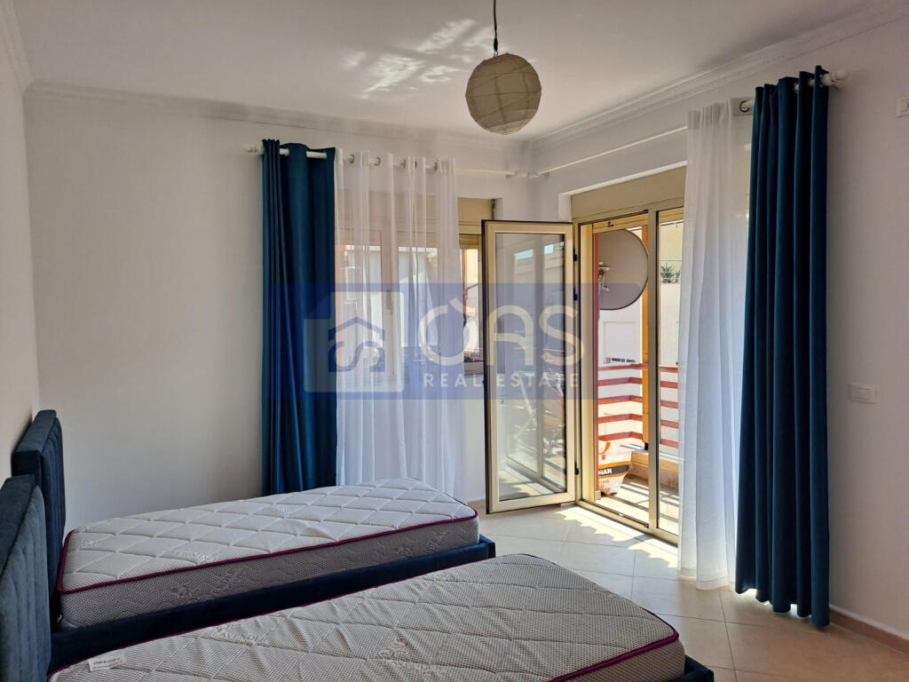 Jepet me qera apartament 2+1  tek Liqeni  Thate