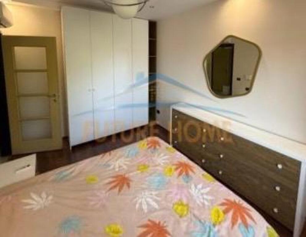 Apartament 2+1 me parkim për qira në Kodra e Diellit, Tiranë