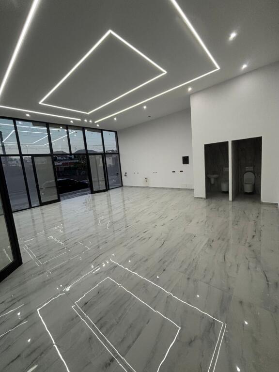 📣 Negozio in vendita 📍 Paskuqan, vicino all'Ospedale e alla Scuola Paskuqan  💶 Prezzo totale: 214.600 €