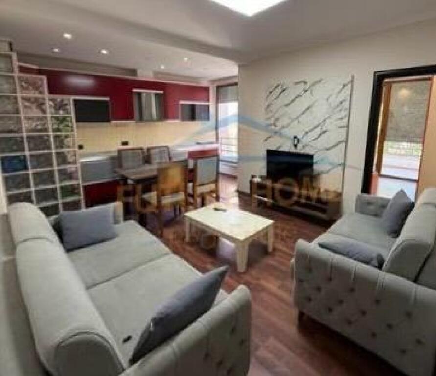 Apartament 2+1 me parkim për qira në Kodra e Diellit, Tiranë