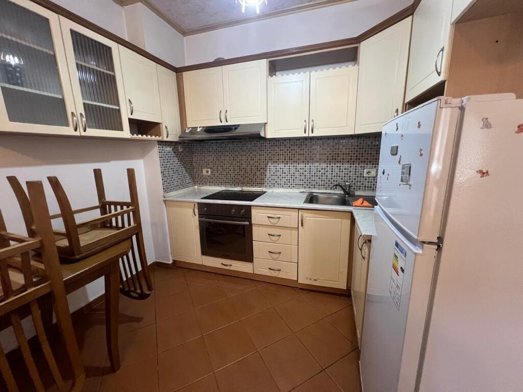 Shitet Apartament 1+1 ne Fresk i mobiluar.