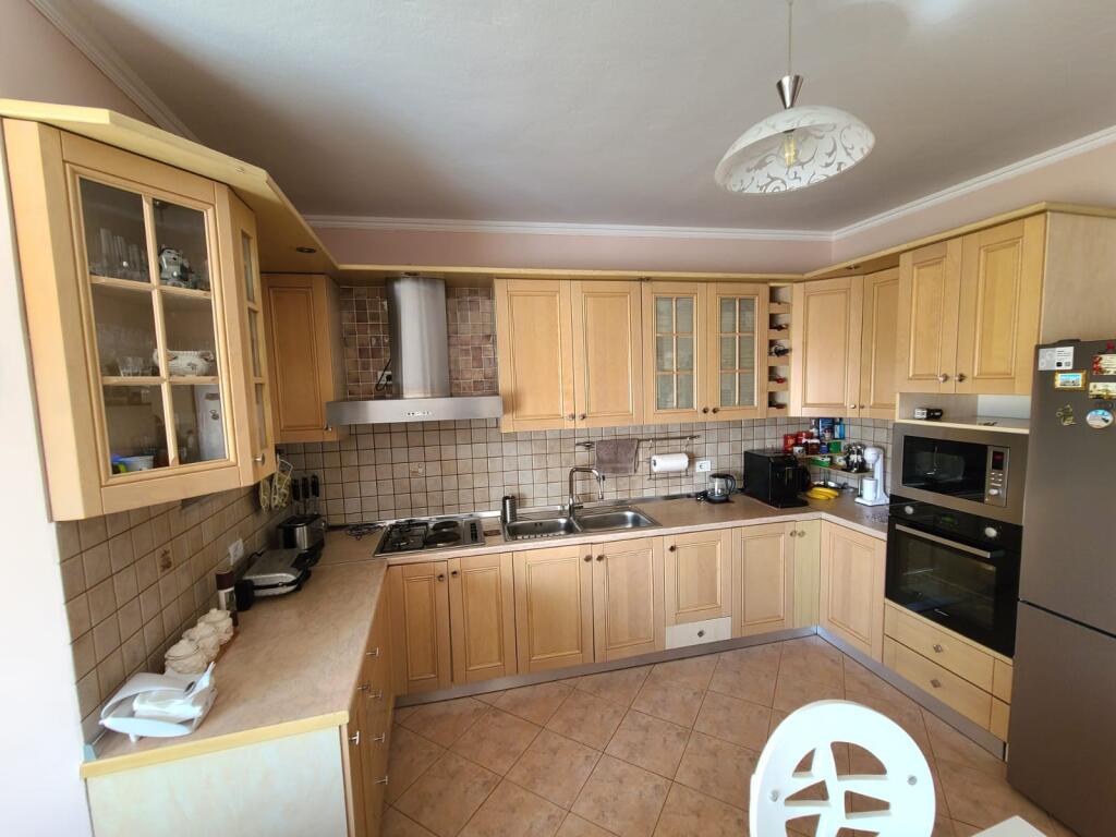 VENDESI APPARTAMENTO 2+1 VIA DURRESIT 124.000 EURO