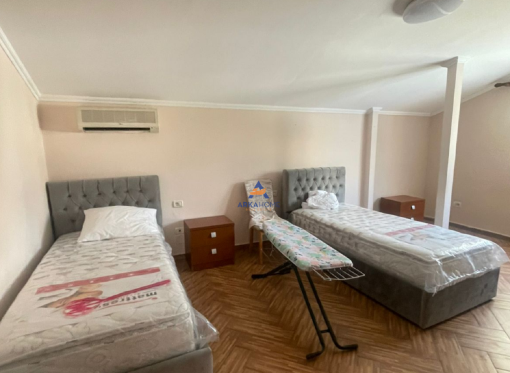 JEPET APARTAMENT ME QERA 2+1+BALLKON "TREGU ELEKTRIK" 50.000 LEKE.