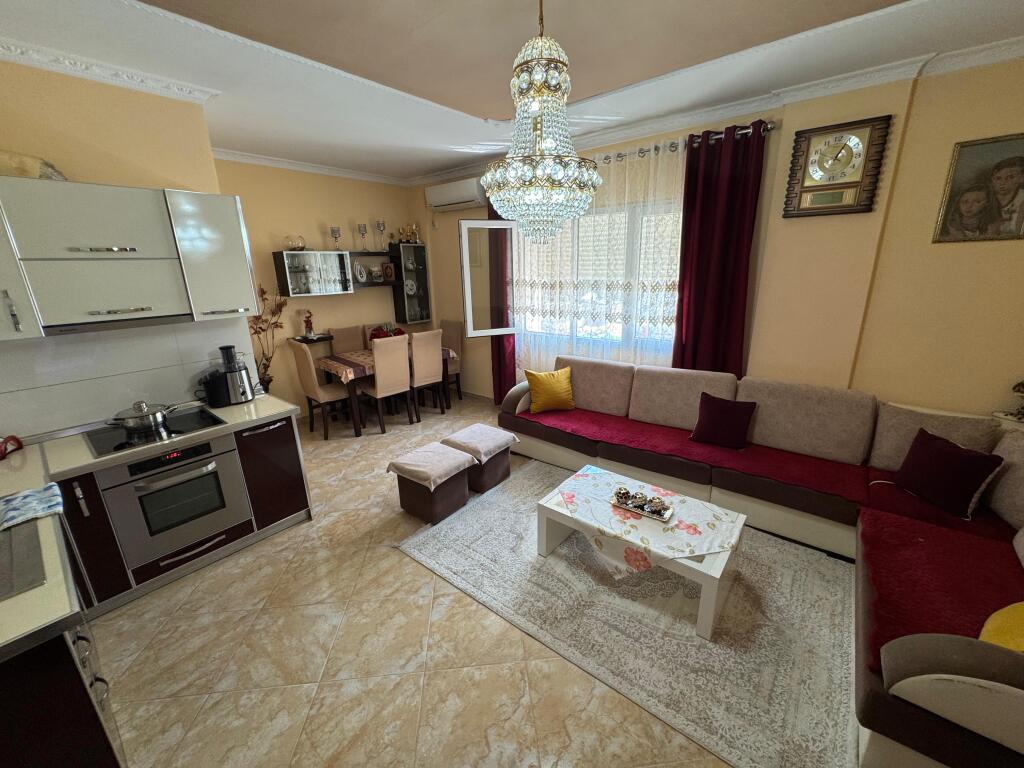 Shitet Apartament 1+1+verande Jordan Misja