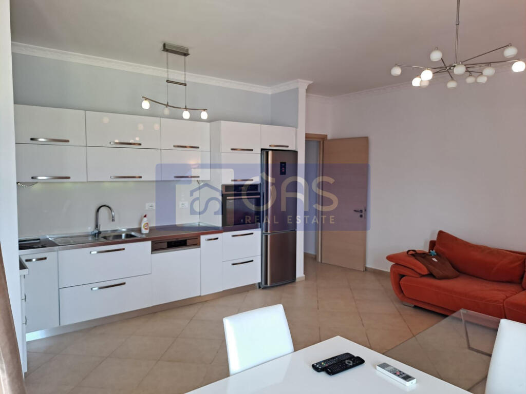 Jepet me qera apartament 2+1  tek Liqeni  Thate