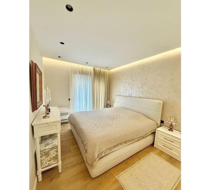 Jepet me qira apartament 2+1+2 rruga e Bogdaneve