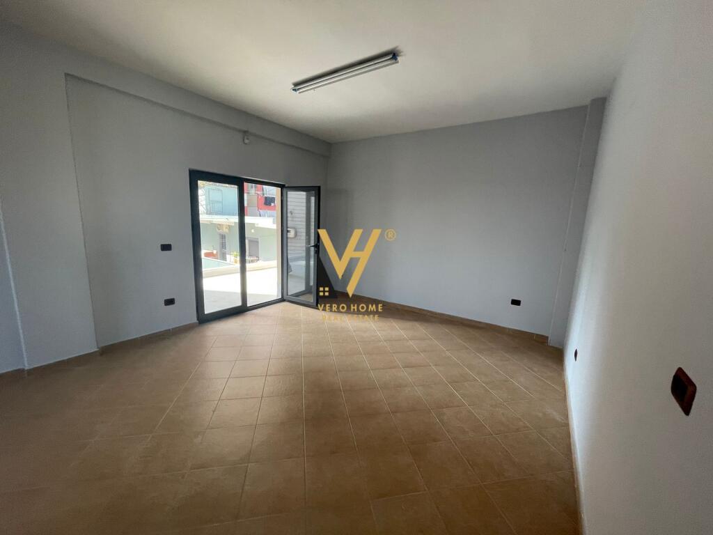 BUSINESS PREMISES 209 M2 FOR RENT IN ASTIR 1,500 EURO