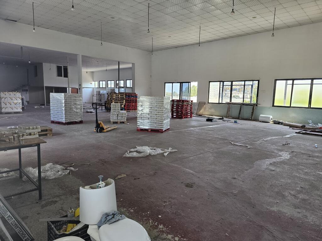 Magazzino in Affitto – 2° Piano Kombinat, Tirana
