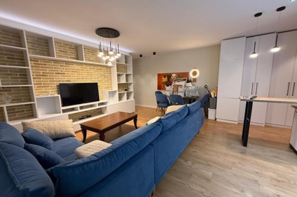 Shitet Apartament 2+2 ne Fresk