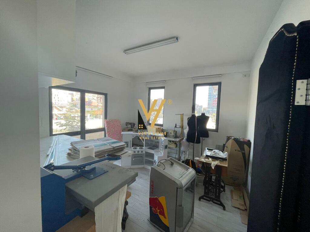 BUSINESS PREMISES 209 M2 FOR RENT IN ASTIR 1,500 EURO