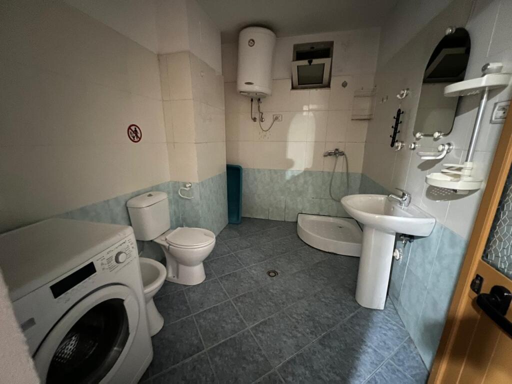 Shitet Apartament 1+1 ne Fresk i mobiluar.