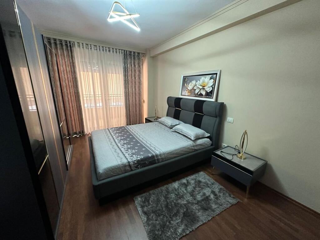 Jepet me qera apartament 2+1 në Astir pranë Shinjatarit!