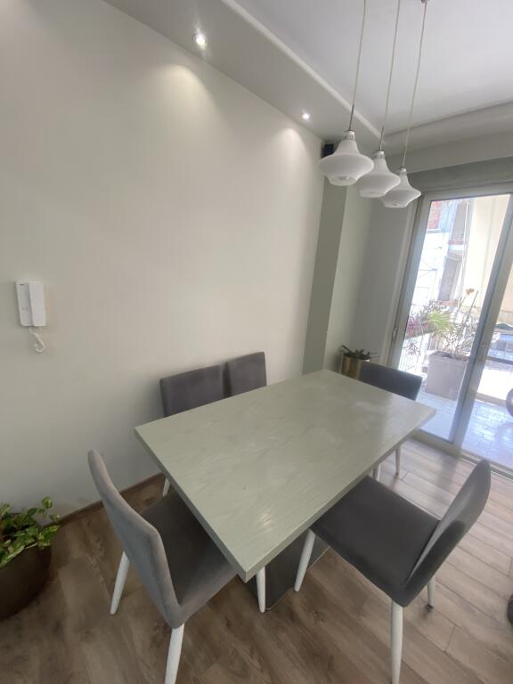 2+1,i mobiluar ,kopshti zologjik 600 euro