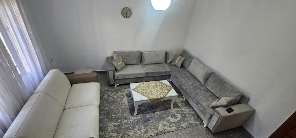 Jap me qira apartament 1+1 – Kati i parë i vile te ish Parku