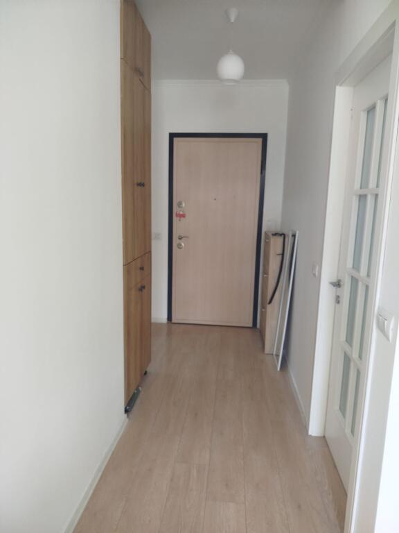 Jepet me qira Apartament 1+1 misto mame