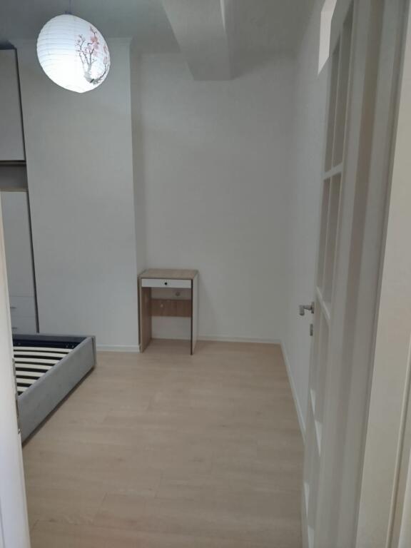 Jepet me qira Apartament 1+1 misto mame
