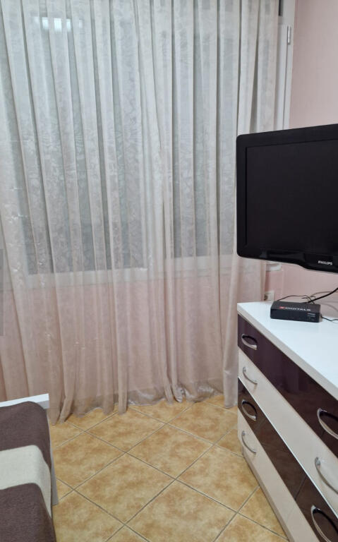 Jepet apartament 3+1+2+parkim me qera tek zogu zi