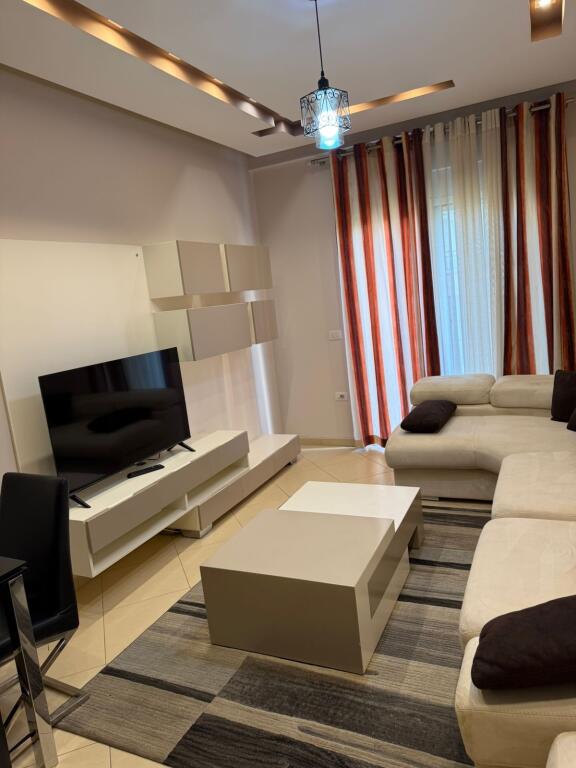1+1,i mobiluar te liqeni i thate,cmimi 500 euro