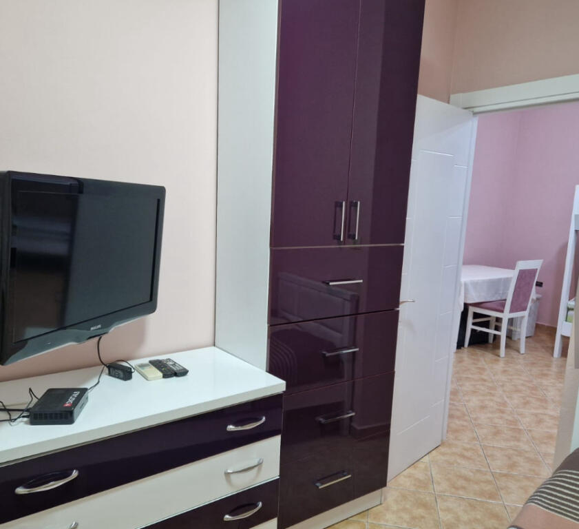 Jepet apartament 3+1+2+parkim me qera tek zogu zi