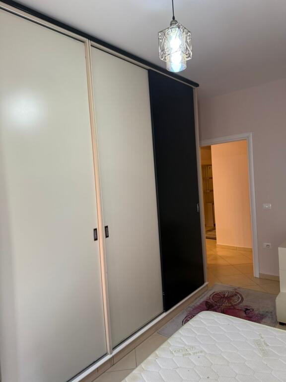 1+1,i mobiluar te liqeni i thate,cmimi 500 euro