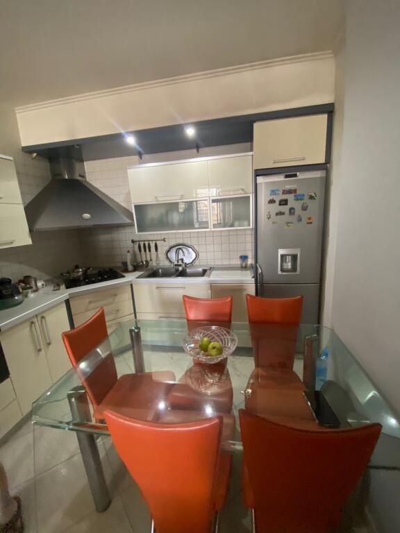 Jepet me qera 3+1+2 te 9-kateshet qender, 850 €