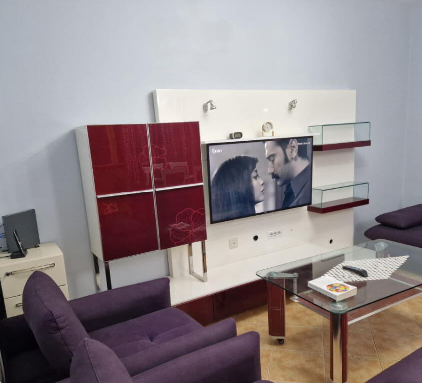 Jepet apartament 3+1+2+parkim me qera tek zogu zi
