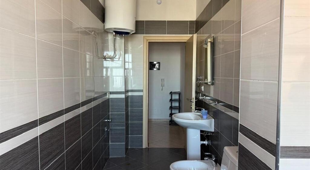 Apartament me qera 2+1