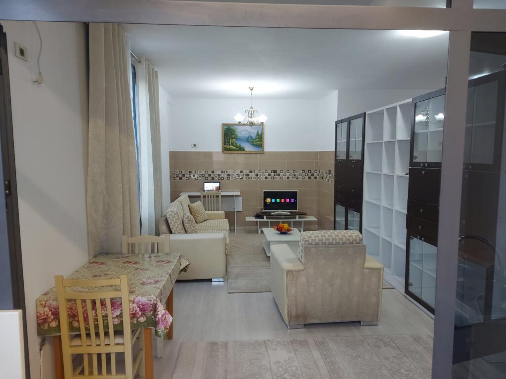 Apartament me qera 1+1