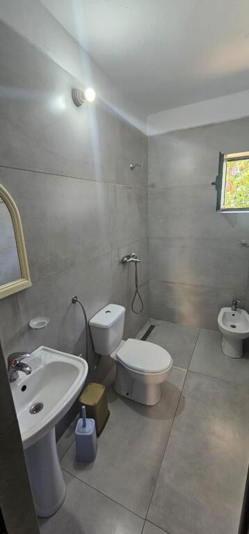 Jap me qira apartament 1+1 – Kati i parë i vile te ish Parku