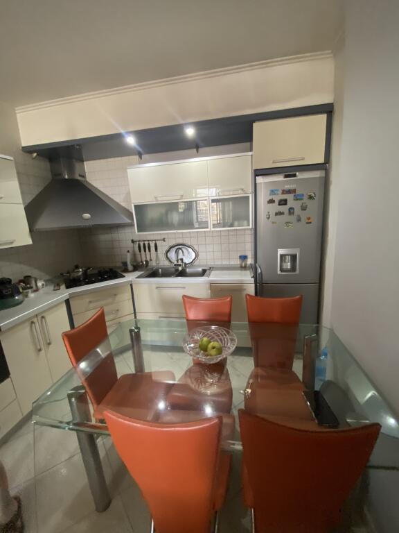 3+1,i mobiluar te 9 kateshet,cmimi 850 euro,parkim cmim shtese