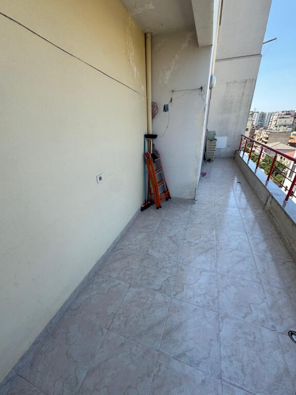 Shitet apartament 1+1 me Verande 📍Rruga Jordan Misja   •Cmimi 110.500 euro