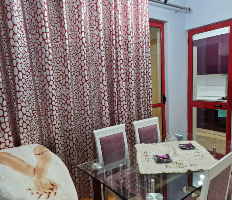 Jepet apartament 3+1+2+parkim me qera tek zogu zi