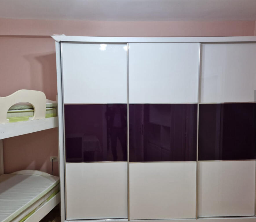 Jepet apartament 3+1+2+parkim me qera tek zogu zi
