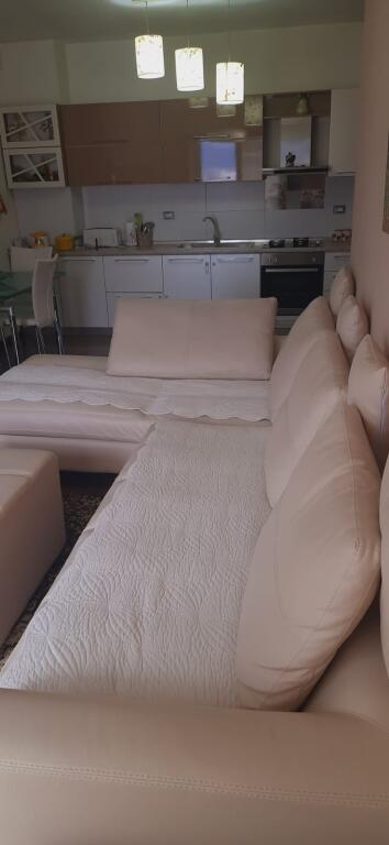 Shitet apartament 2+1 ne Astir pranë Fabrikes se Miellit!