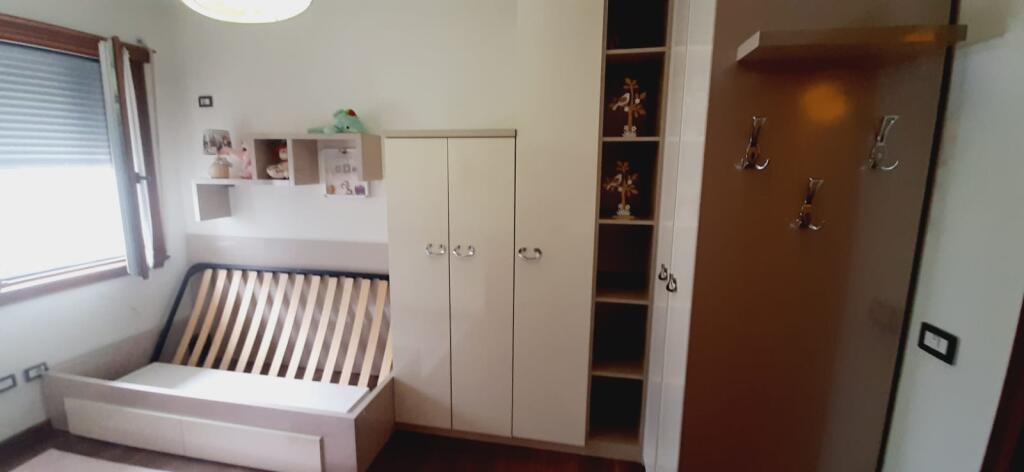 Shitet apartament 2+1 ne Astir pranë Fabrikes se Miellit!