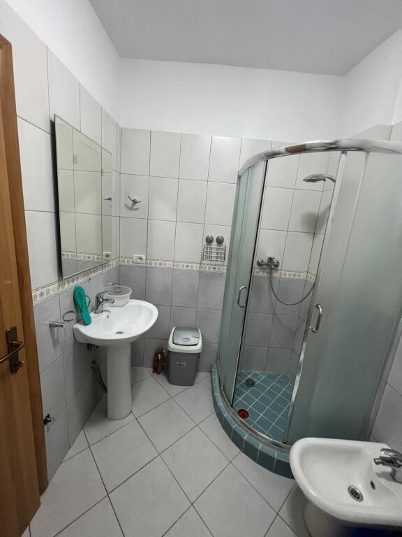 🏢Kodra e Diellit,Rr.Rrapo Hekali,jepet me qera apartament 2+1, i mobiluar : 50,000Leke