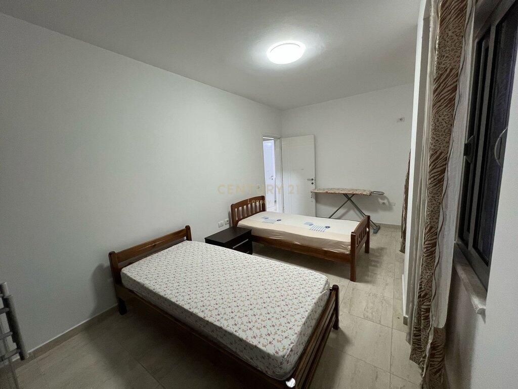 Apartament 2+1 për Qira në Komuna e Parisit, Tiranë