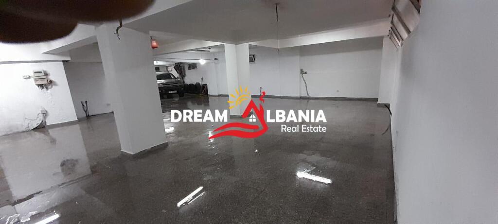 Business premises for rent in the Center at the beginning of the Durres road in Tirana ( 42611066)