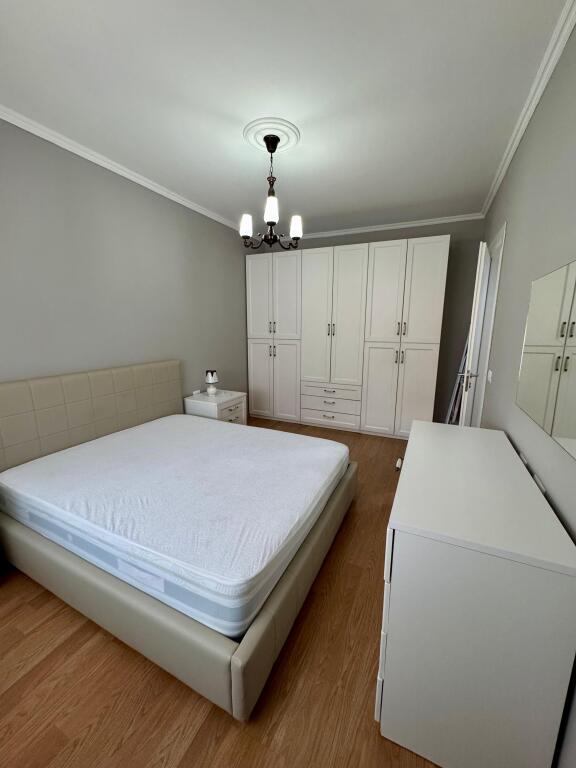 Jepet super apartment 1+1 me qera tek rr Kavajes , Xhamia