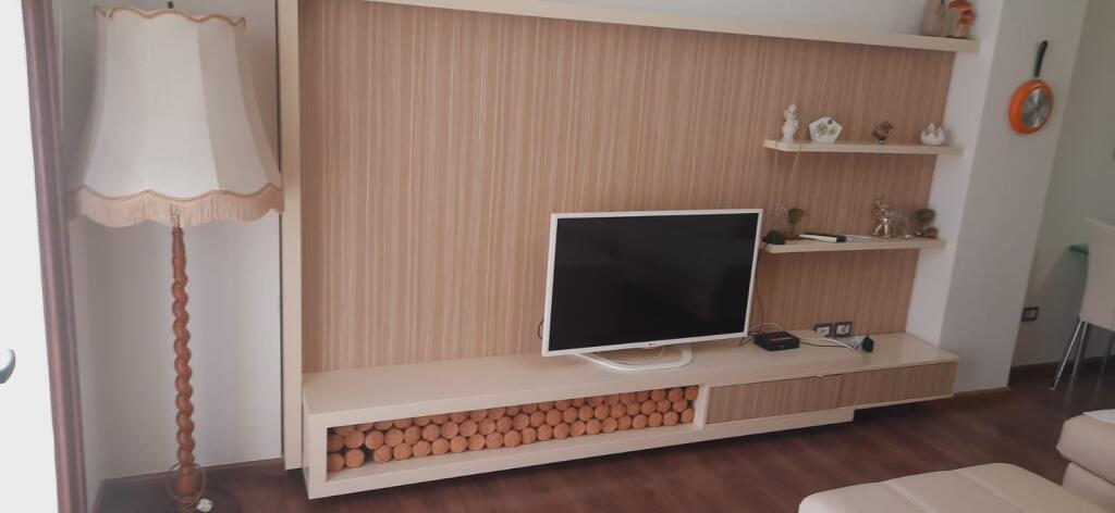 Shitet apartament 2+1 ne Astir pranë Fabrikes se Miellit!
