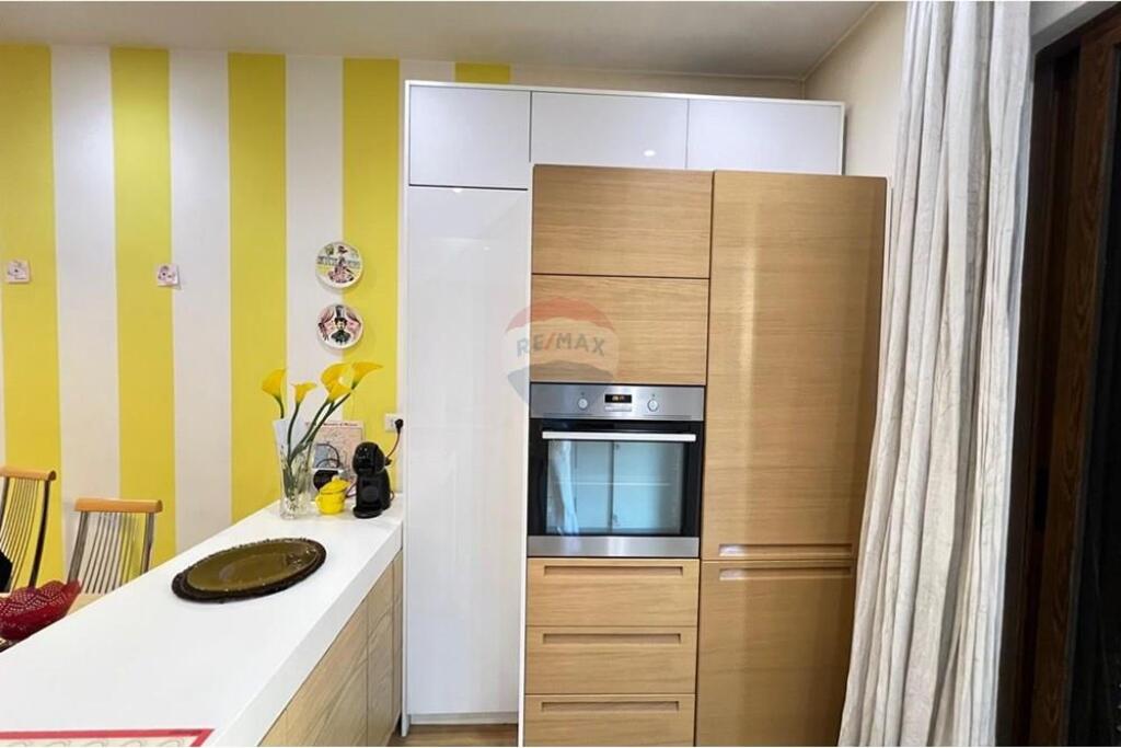 Jepet me qira apartament modern, i tipologjise 2+1, te Shallvaret.