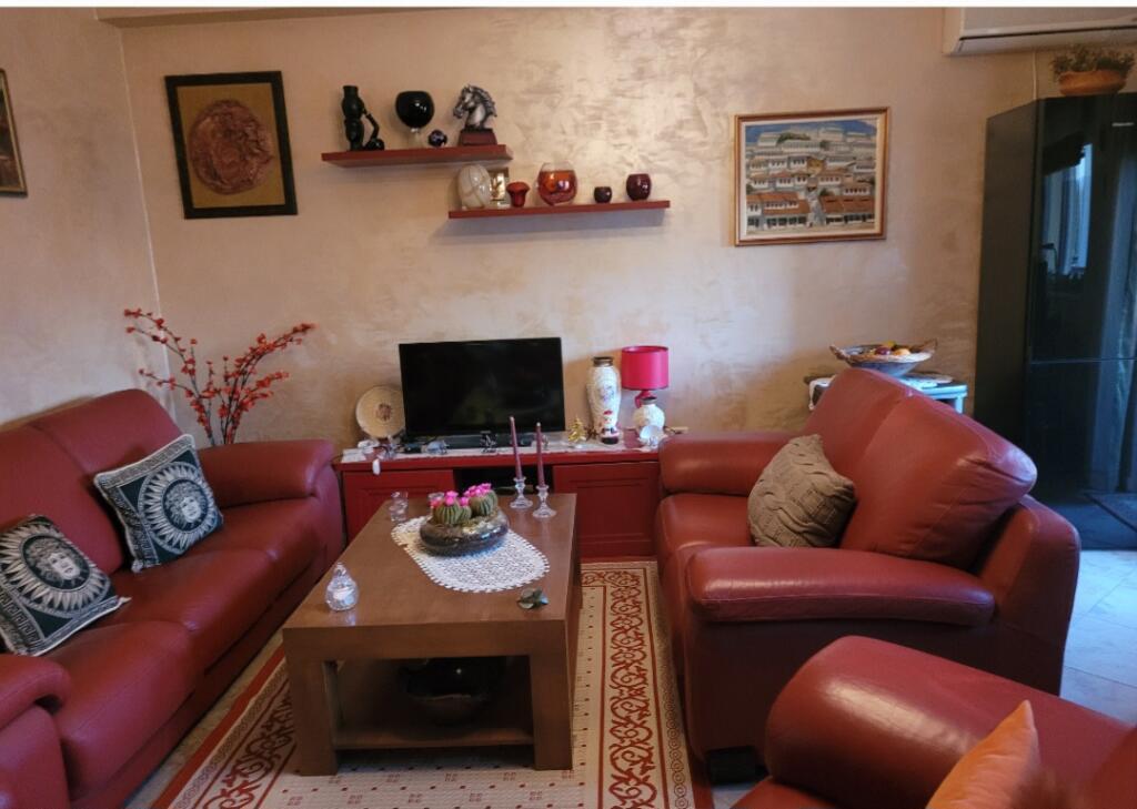 Shitet  apartament  2+1 (prane fakultetit  juridik  te Tiranes )