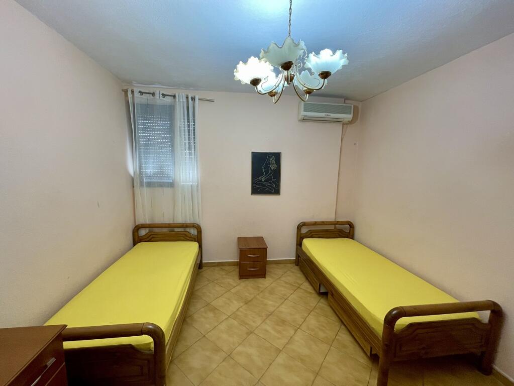 Jepet me QIRA apartament 2+1 KOMUNA E PARISIT afër EHW