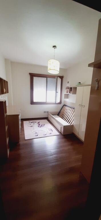 Shitet apartament 2+1 ne Astir pranë Fabrikes se Miellit!
