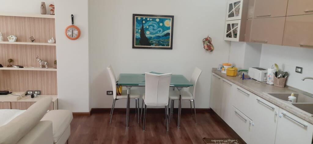 Shitet apartament 2+1 ne Astir pranë Fabrikes se Miellit!