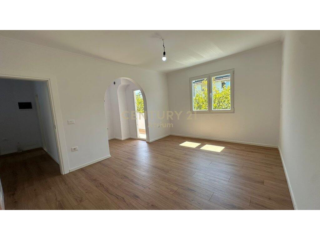 SHITET APARTAMENT 2+1 PRANE SPITALIT NENE TEREZA (Q.S.T.U)