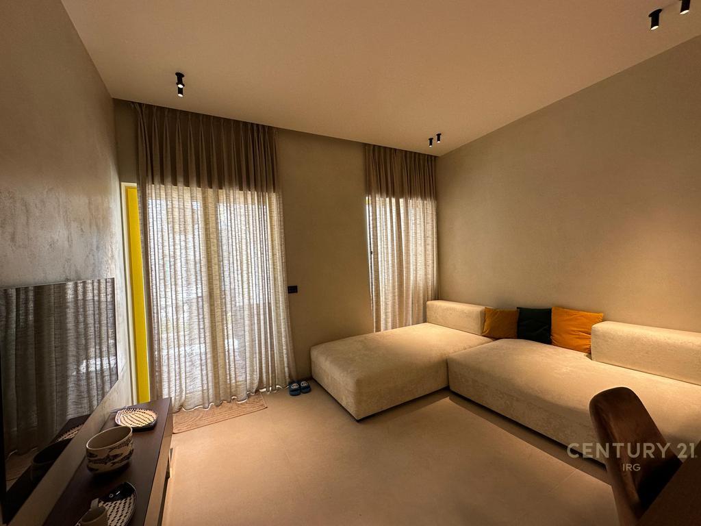 APPARTAMENTO DI LUSSO 1+1+VERANDA + 2 POSTI AUTO IN VENDITA A SANTORINI 1 – DHËRMI!