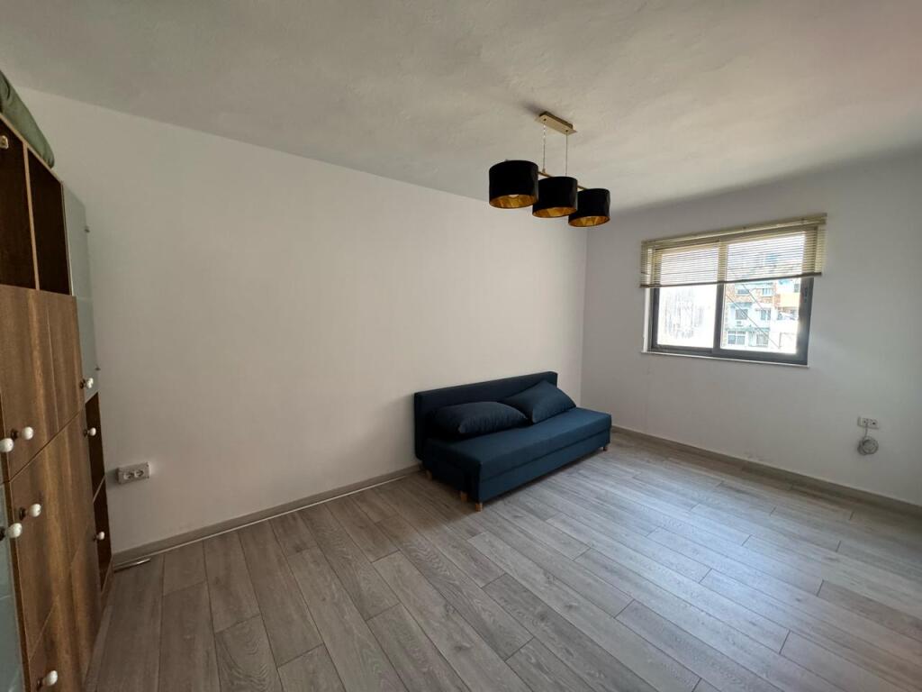 📍 Jepet me Qira Ambient Bosh – Myslym Shyri, Tiranë 	•	Çmimi: 800 €/muaj  