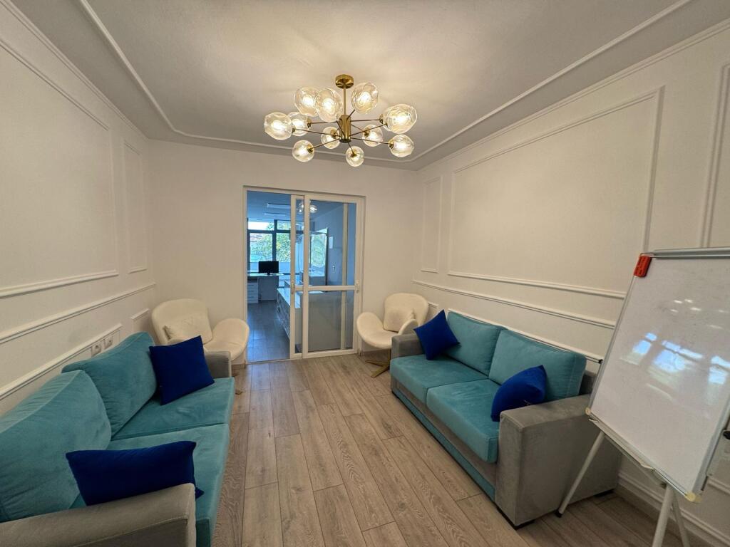 📍 Jepet me Qira Ambient Bosh – Myslym Shyri, Tiranë
💶Çmimi: 800 €/muaj